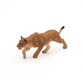 Figurine Lionne chassant