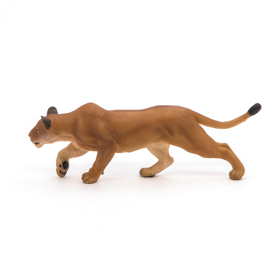 Lioness hunting figurine