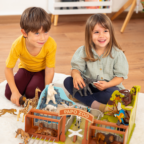 The zoo + 3 free figurines